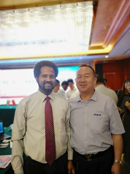 劉總與埃塞俄比亞公使合影.jpg