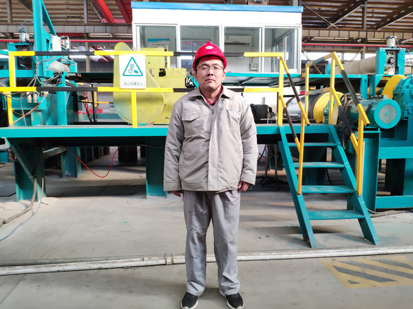 聚焦一线:我是富海第一批彩涂工人 ——记富海公司彩涂二线班长崔延强